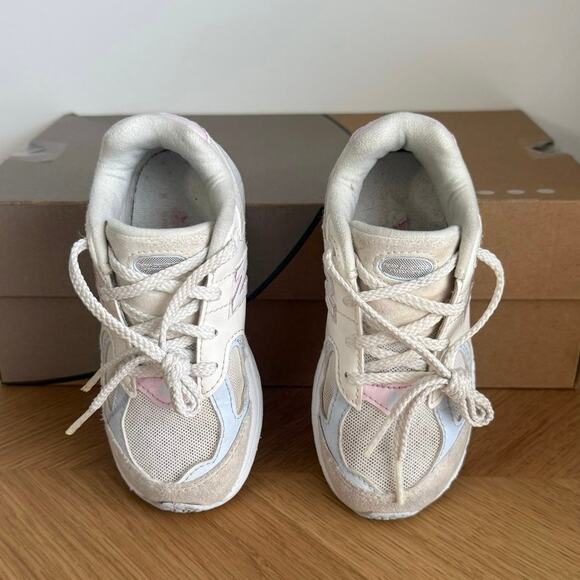 New Balance 2002 R Sea Salt/Pink/Ice Blue Toddler Sneakers - SZ 9 C - Picture 8 of 13